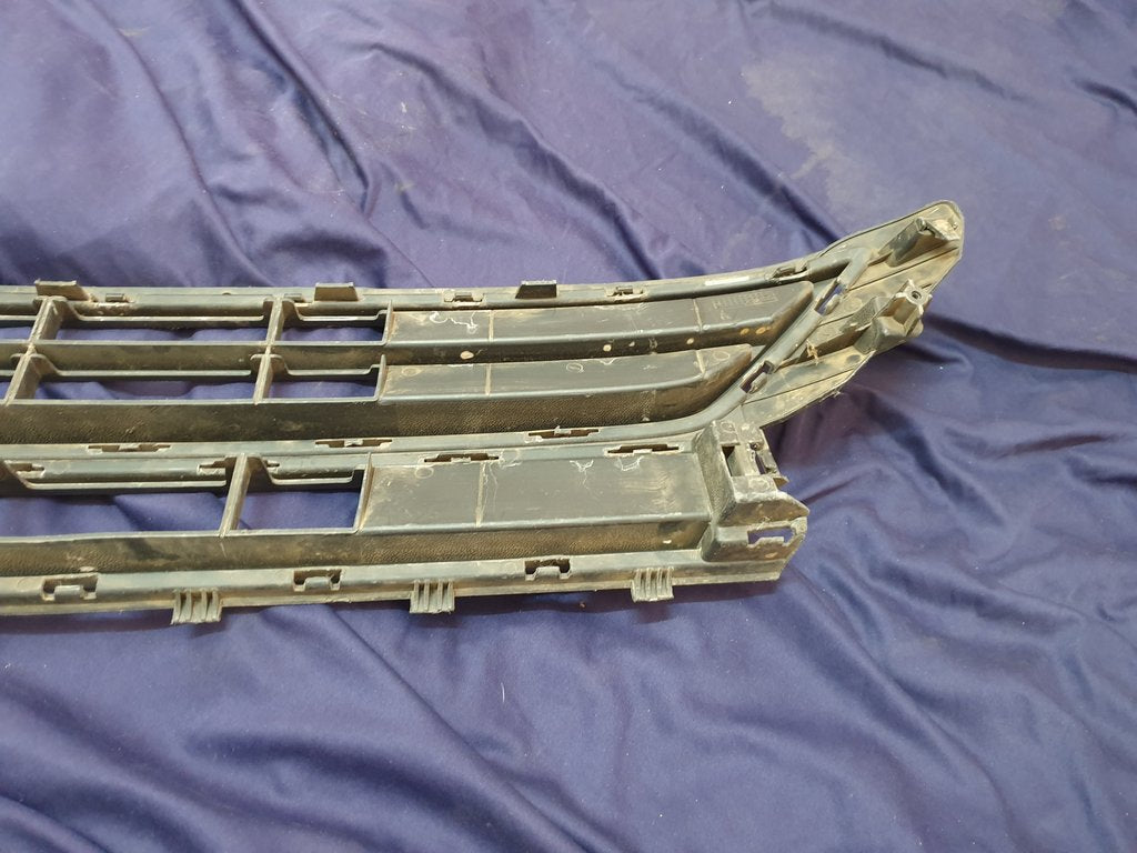 Volkswagen Polo Front Lower Center Radiator Grille