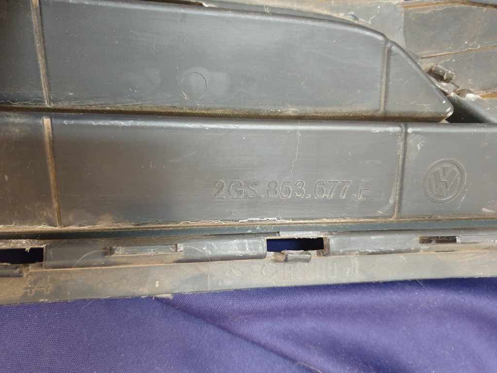 Volkswagen Polo Front Lower Center Radiator Grille