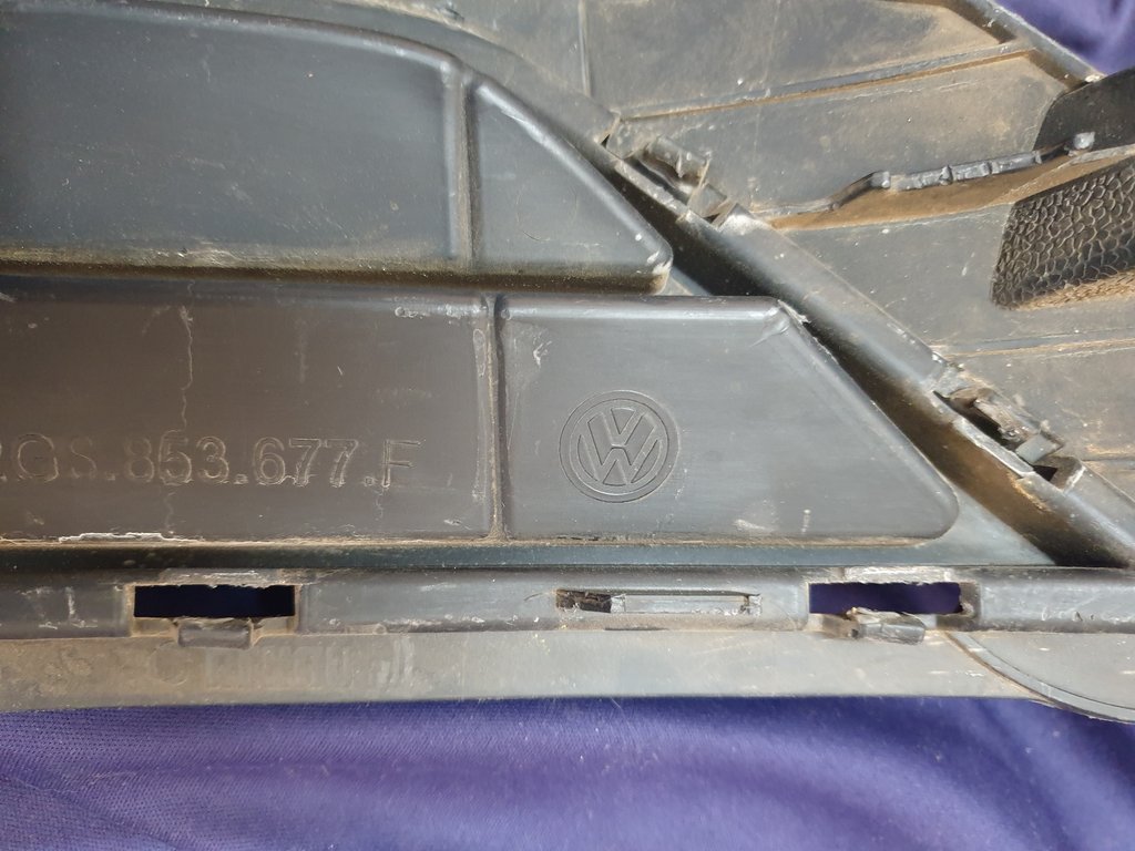 Volkswagen Polo Front Lower Center Radiator Grille