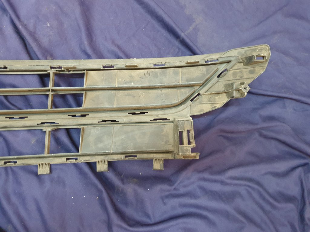 Volkswagen Polo Front Lower Center Radiator Grille