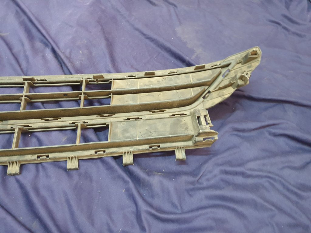 Volkswagen Polo Front Lower Center Radiator Grille