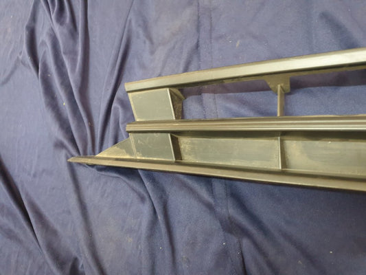 Volkswagen Polo MK6 Radiator Grille - Wear and Tear