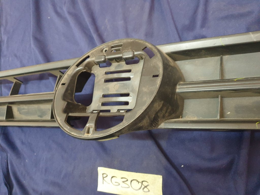 Volkswagen Polo MK6 Radiator Grille - Wear and Tear