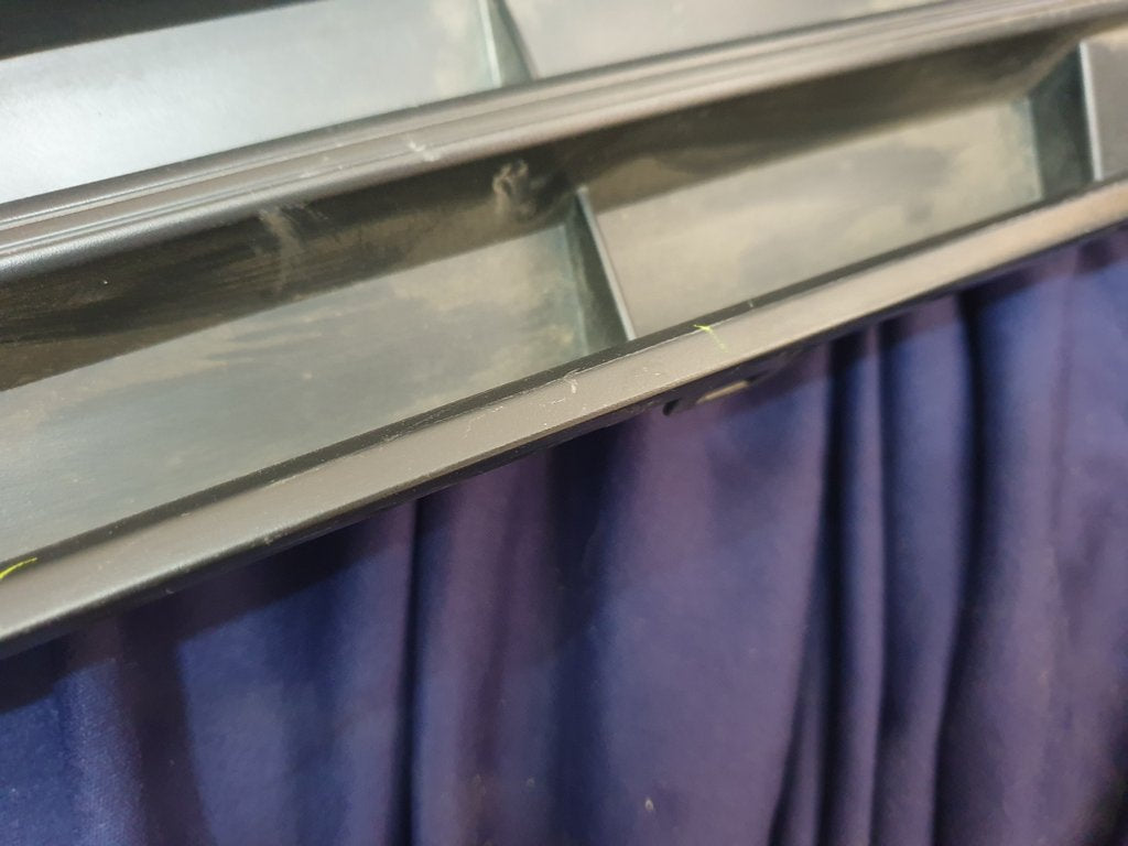 Volkswagen Polo MK6 Radiator Grille - Wear and Tear