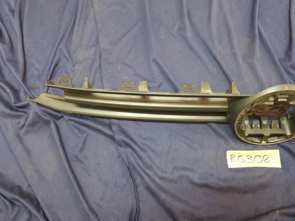 Volkswagen Polo MK6 Radiator Grille - Wear and Tear