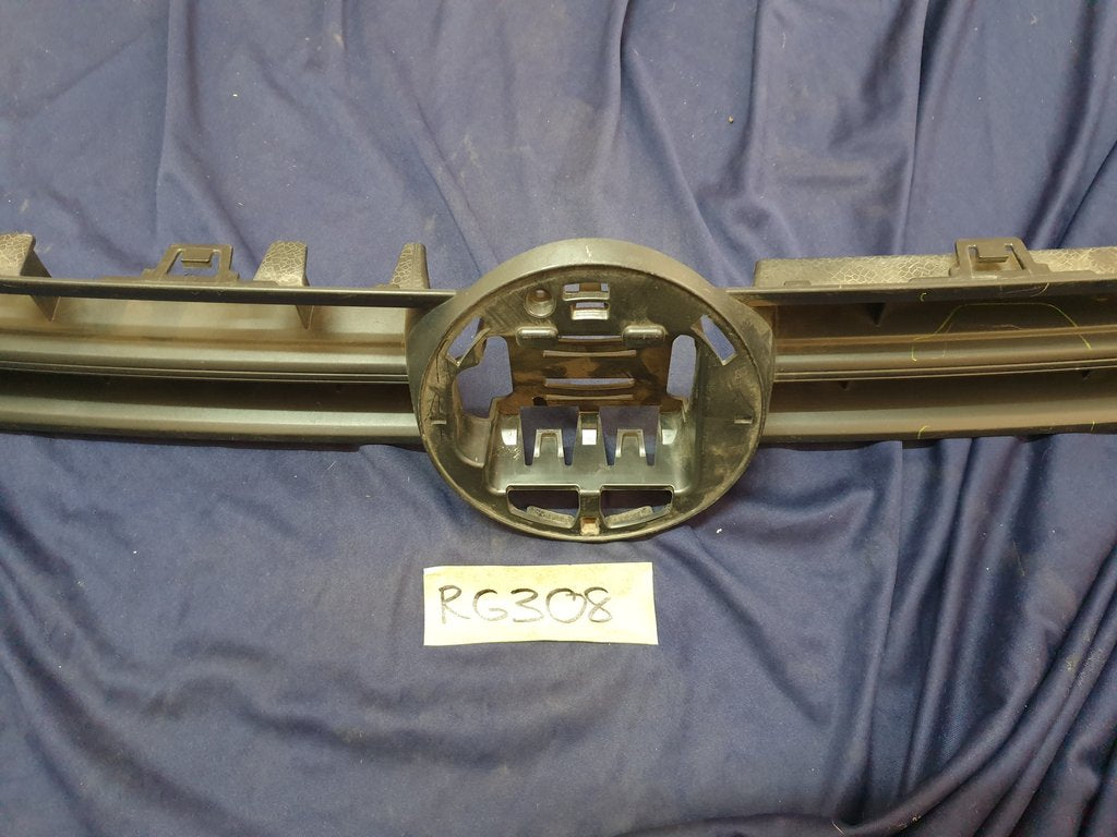 Volkswagen Polo MK6 Radiator Grille - Wear and Tear