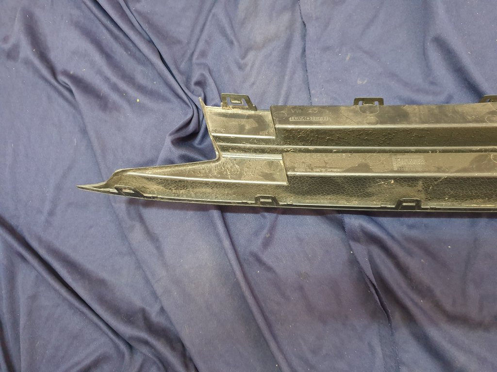Volkswagen Polo MK6 Radiator Grille - Wear and Tear