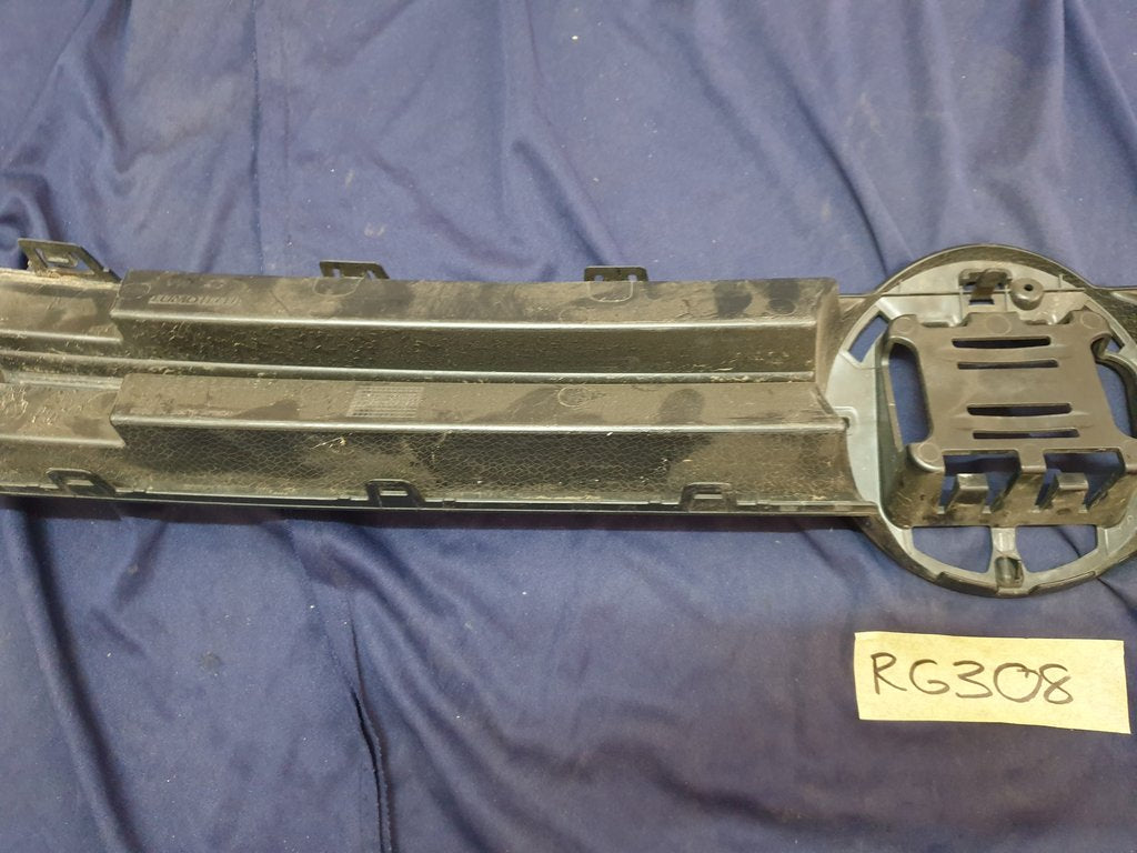 Volkswagen Polo MK6 Radiator Grille - Wear and Tear