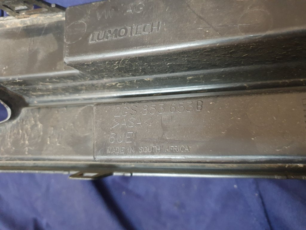 Volkswagen Polo MK6 Radiator Grille - Wear and Tear