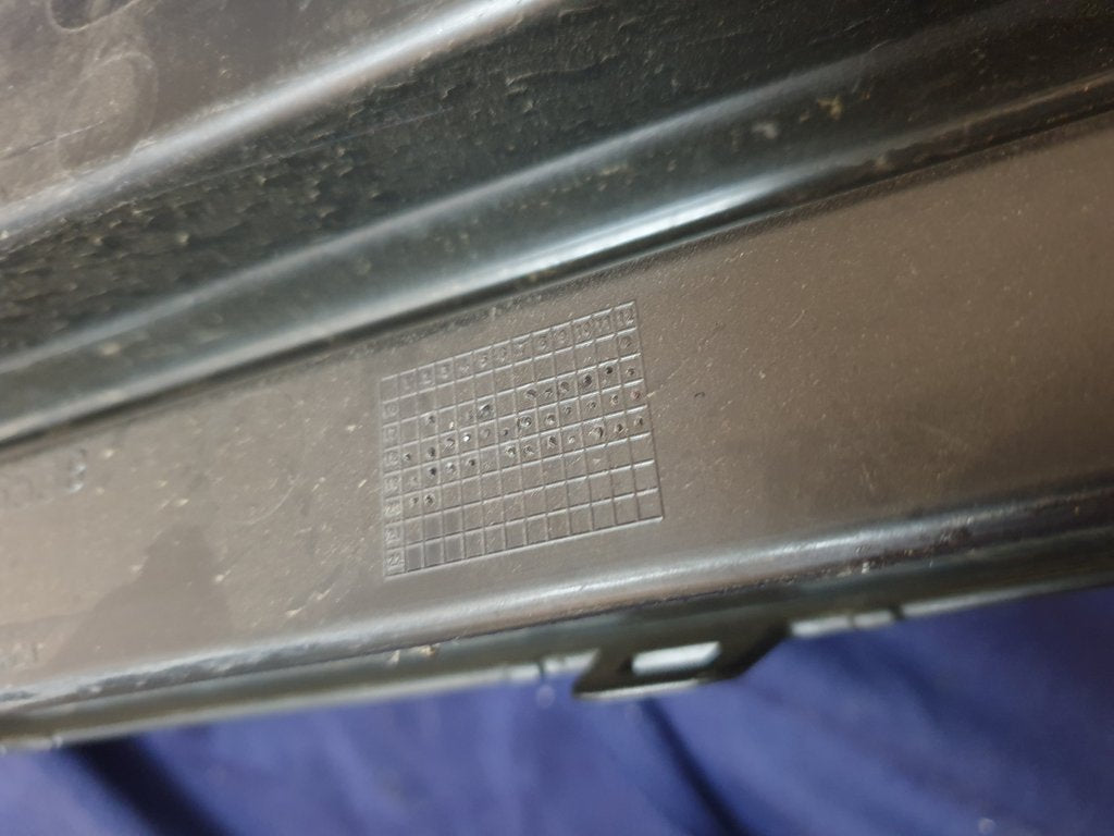 Volkswagen Polo MK6 Radiator Grille - Wear and Tear