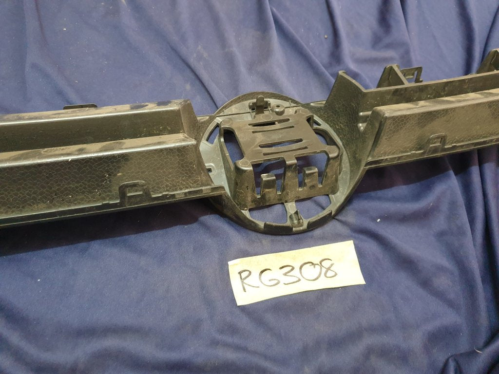 Volkswagen Polo MK6 Radiator Grille - Wear and Tear
