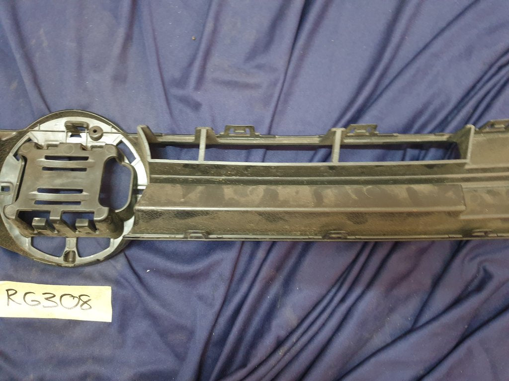 Volkswagen Polo MK6 Radiator Grille - Wear and Tear