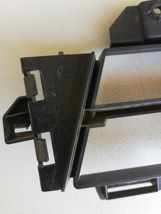 Audi Q2 2020, 2021 Front Centre Cowl Grille