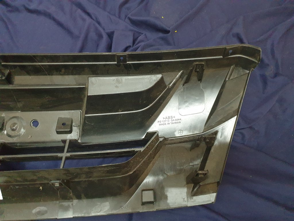 Isuzu Aftermarket D-Max Radiator Grille - Light Wear and Tear