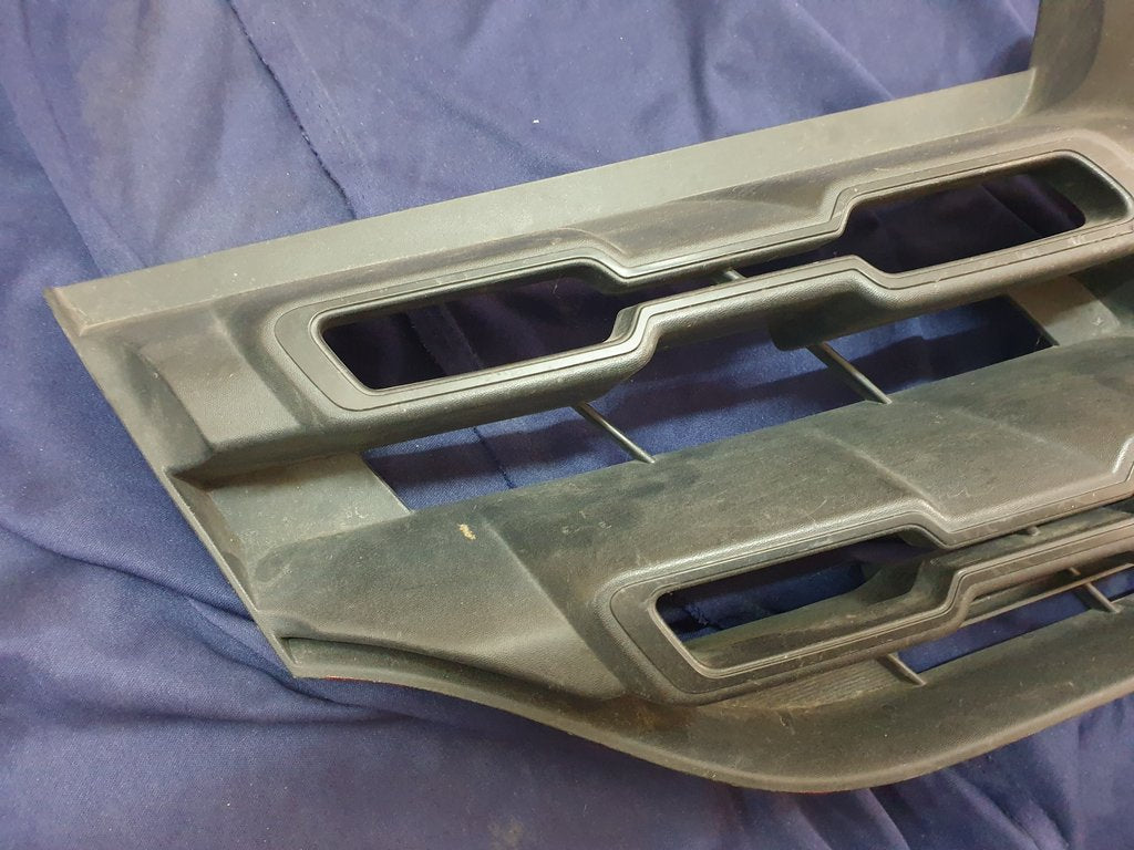 Renault Kwid Radiator Grille - Wear and Tear