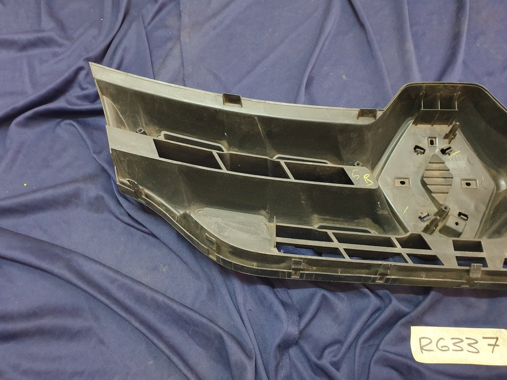 Renault Kwid Radiator Grille - Wear and Tear