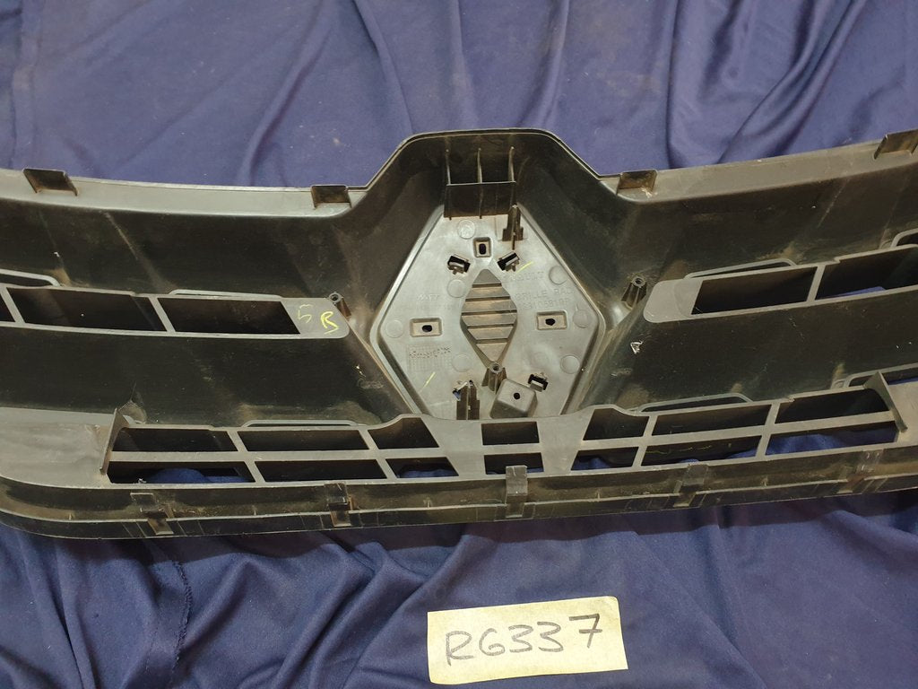 Renault Kwid Radiator Grille - Wear and Tear