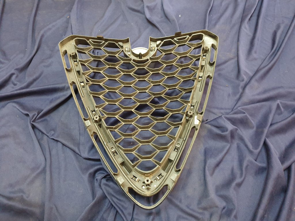 Alfa Romeo Stelvio Radiator Grille - Light Wear and Tear, Broken clips