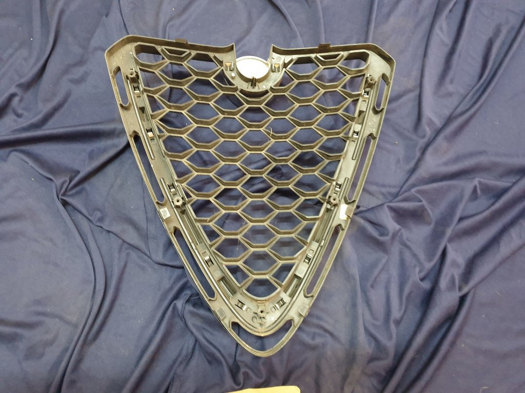 Alfa Romeo Stelvio Radiator Grille - Light Wear and Tear, Broken clips