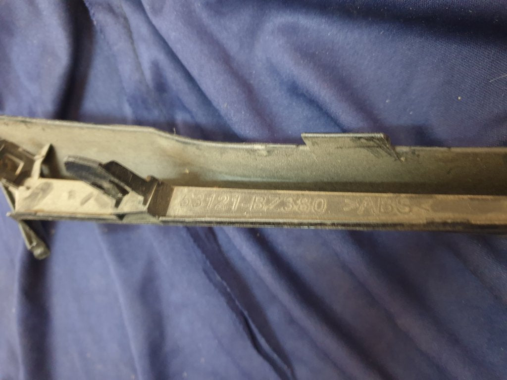 Toyota Agya Radiator Grille - Wear and Tear, Scratches