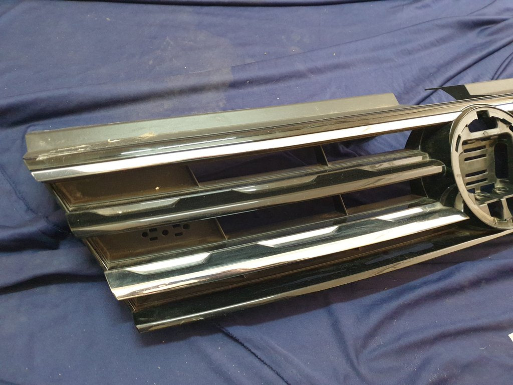 Volkswagen Tiguan 2020 Radiator Grille - Light Wear and Tear