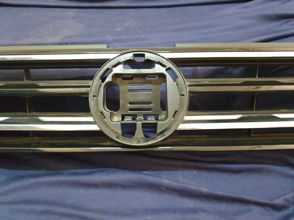 Volkswagen Tiguan 2020 Radiator Grille - Light Wear and Tear
