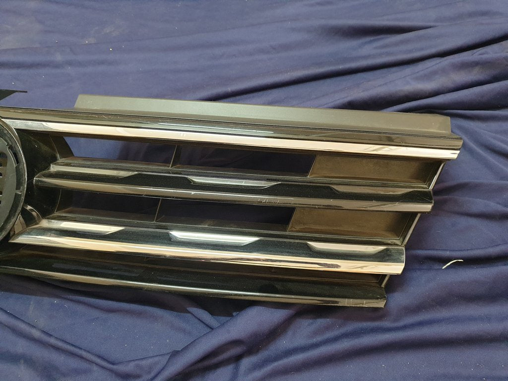Volkswagen Tiguan 2020 Radiator Grille - Light Wear and Tear