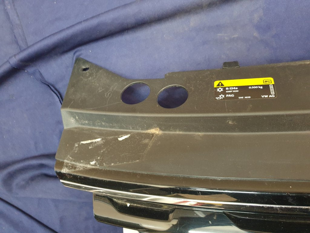 Volkswagen Tiguan 2020 Radiator Grille - Light Wear and Tear