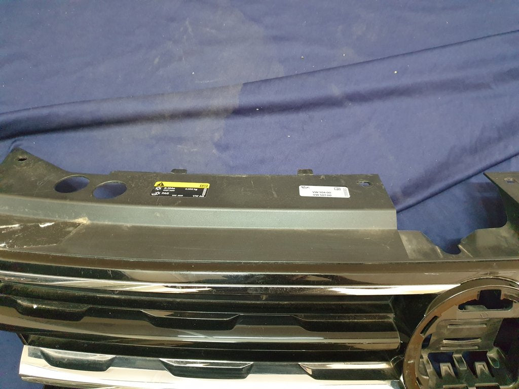 Volkswagen Tiguan 2020 Radiator Grille - Light Wear and Tear