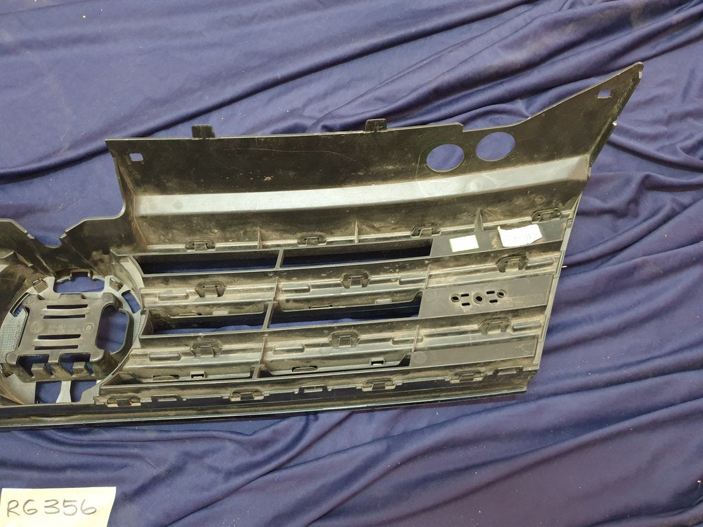 Volkswagen Tiguan 2020 Radiator Grille - Light Wear and Tear