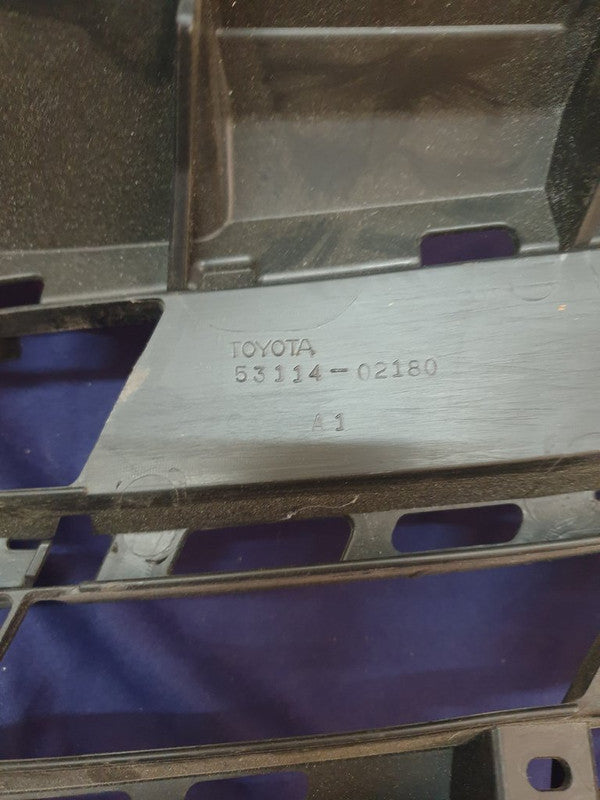 Toyota Yaris Radiator Grille - Light Wear and Tear