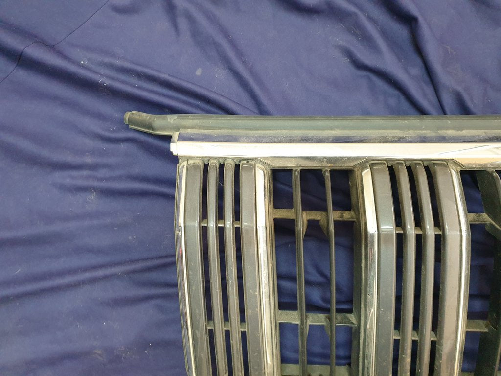 Toyota Land Cruiser Prado Radiator Grille - Wear and Tear