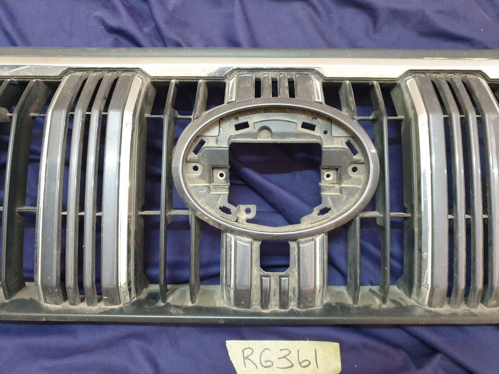 Toyota Land Cruiser Prado Radiator Grille - Wear and Tear