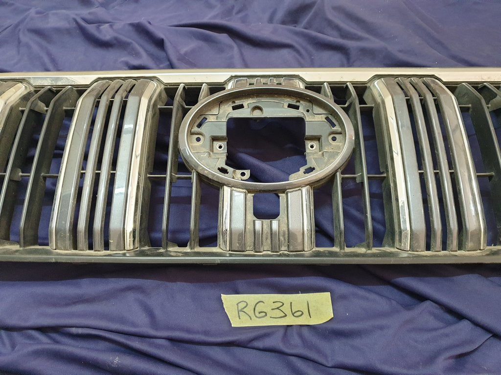 Toyota Land Cruiser Prado Radiator Grille - Wear and Tear