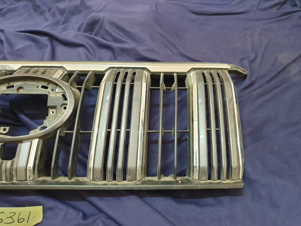 Toyota Land Cruiser Prado Radiator Grille - Wear and Tear