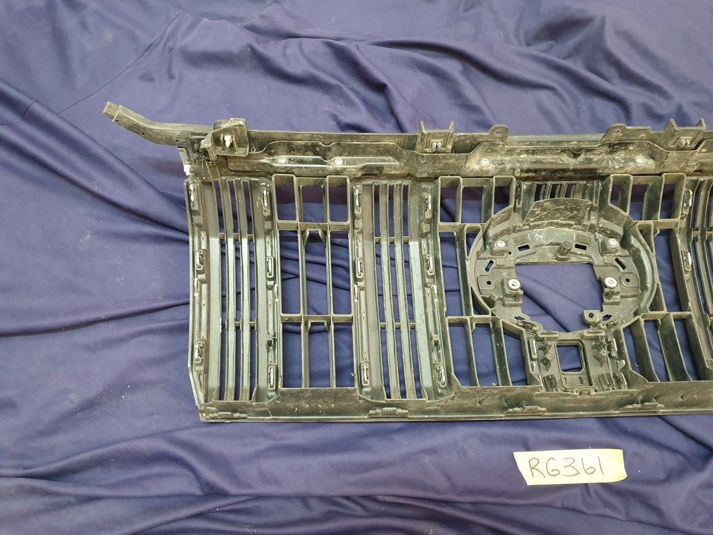 Toyota Land Cruiser Prado Radiator Grille - Wear and Tear