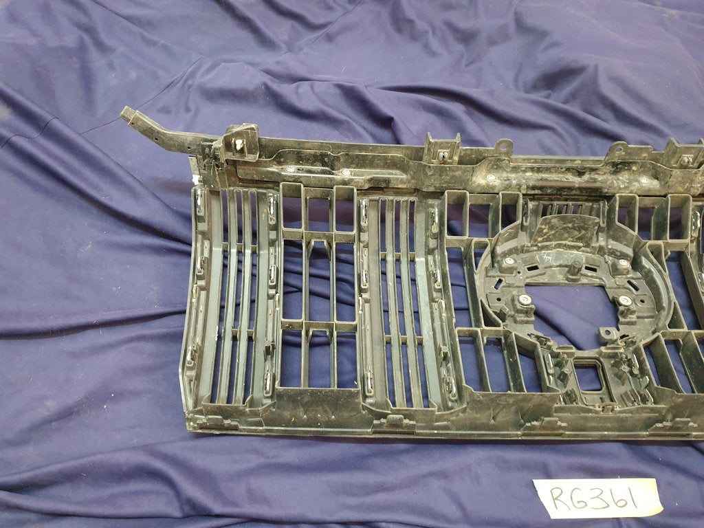 Toyota Land Cruiser Prado Radiator Grille - Wear and Tear