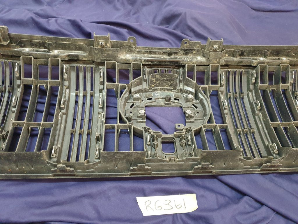 Toyota Land Cruiser Prado Radiator Grille - Wear and Tear