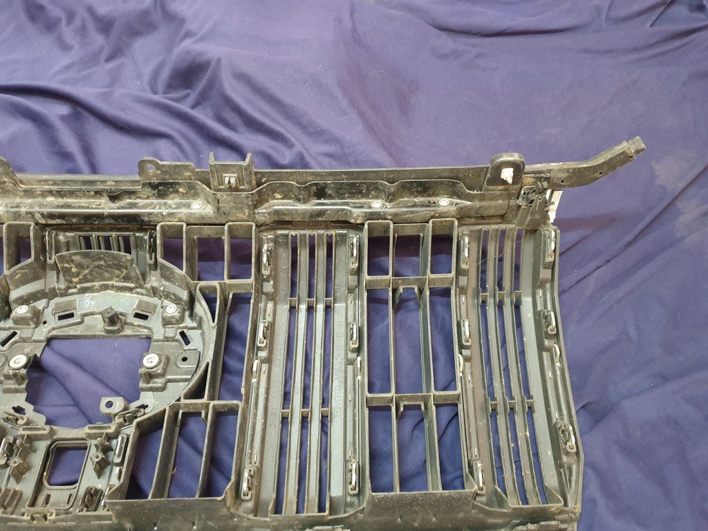Toyota Land Cruiser Prado Radiator Grille - Wear and Tear