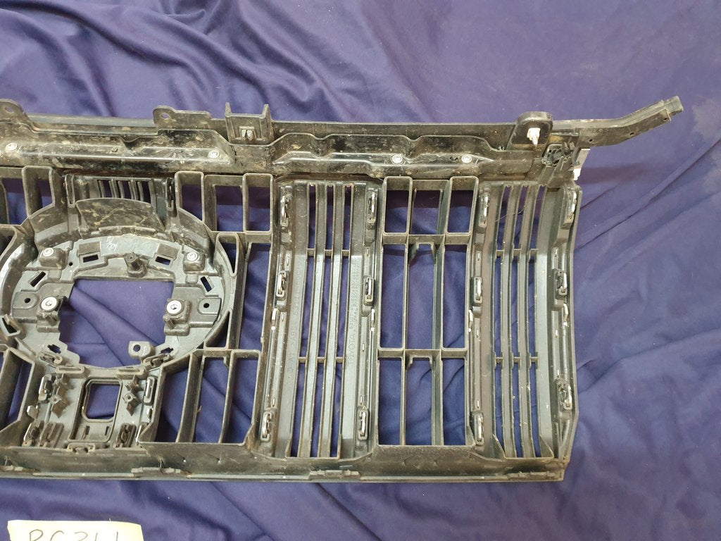 Toyota Land Cruiser Prado Radiator Grille - Wear and Tear