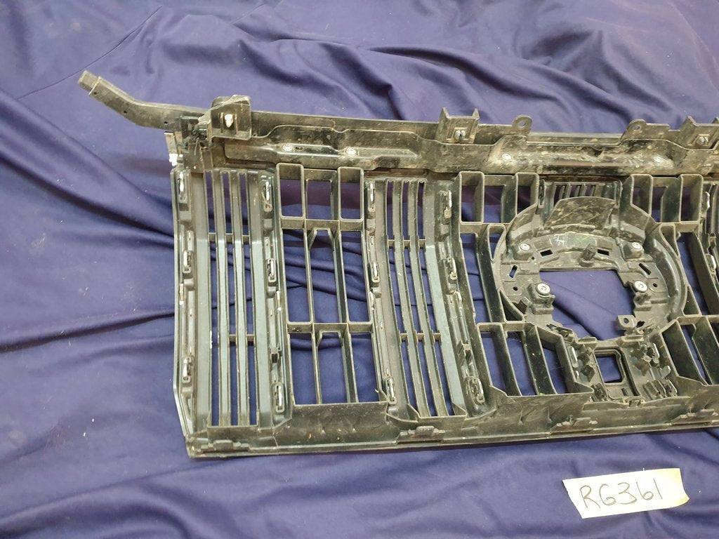 Toyota Land Cruiser Prado Radiator Grille - Wear and Tear