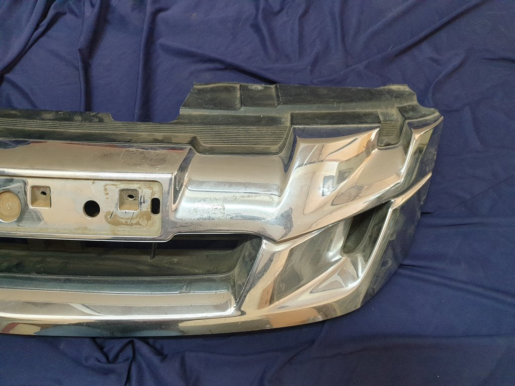 Isuzu D-Max Radiator Grille - Light Wear and Tear