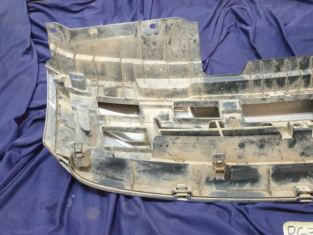 Isuzu D-Max Radiator Grille - Light Wear and Tear