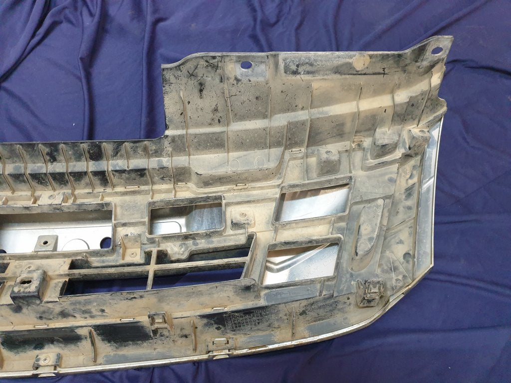 Isuzu D-Max Radiator Grille - Light Wear and Tear
