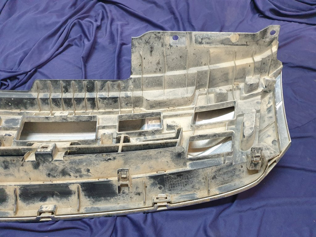 Isuzu D-Max Radiator Grille - Light Wear and Tear