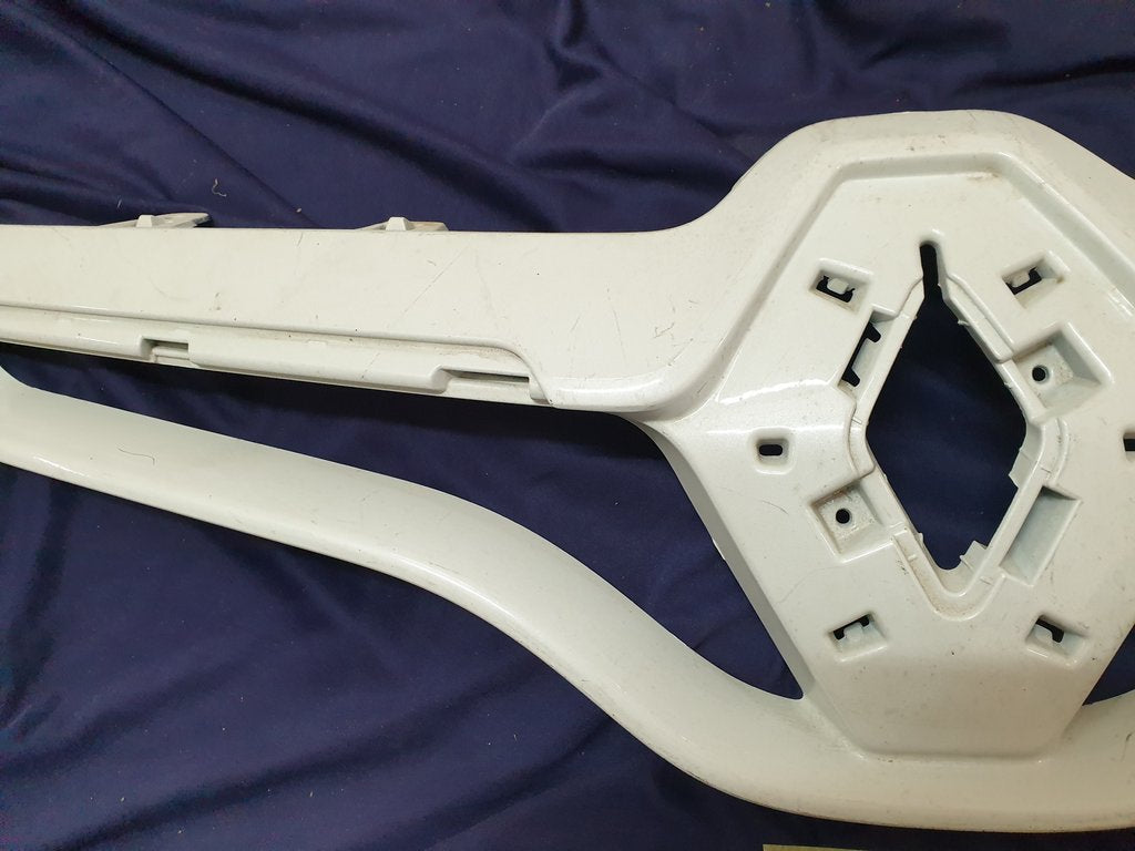 Renault Scenic III Radiator Grille - Wear and Tear