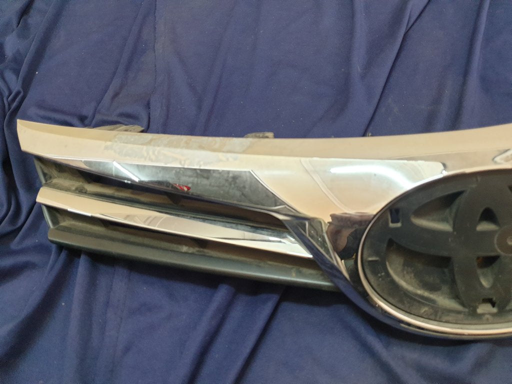 Toyota Corolla Radiator Grille - Wear and Tear