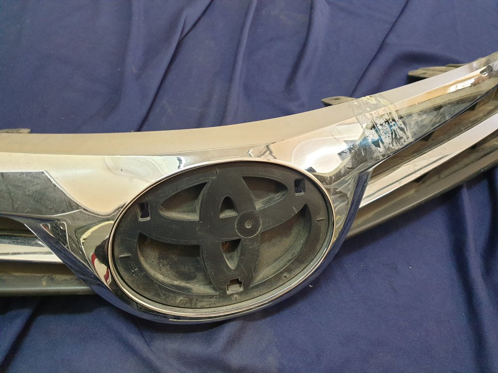 Toyota Corolla Radiator Grille - Wear and Tear