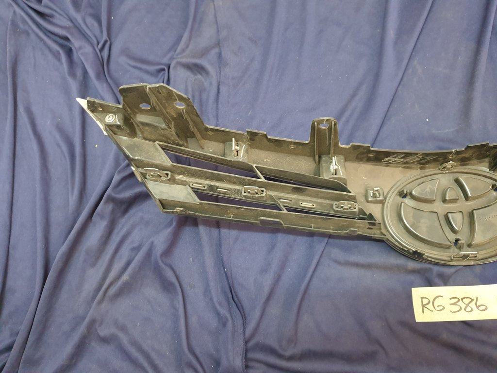 Toyota Corolla Radiator Grille - Wear and Tear