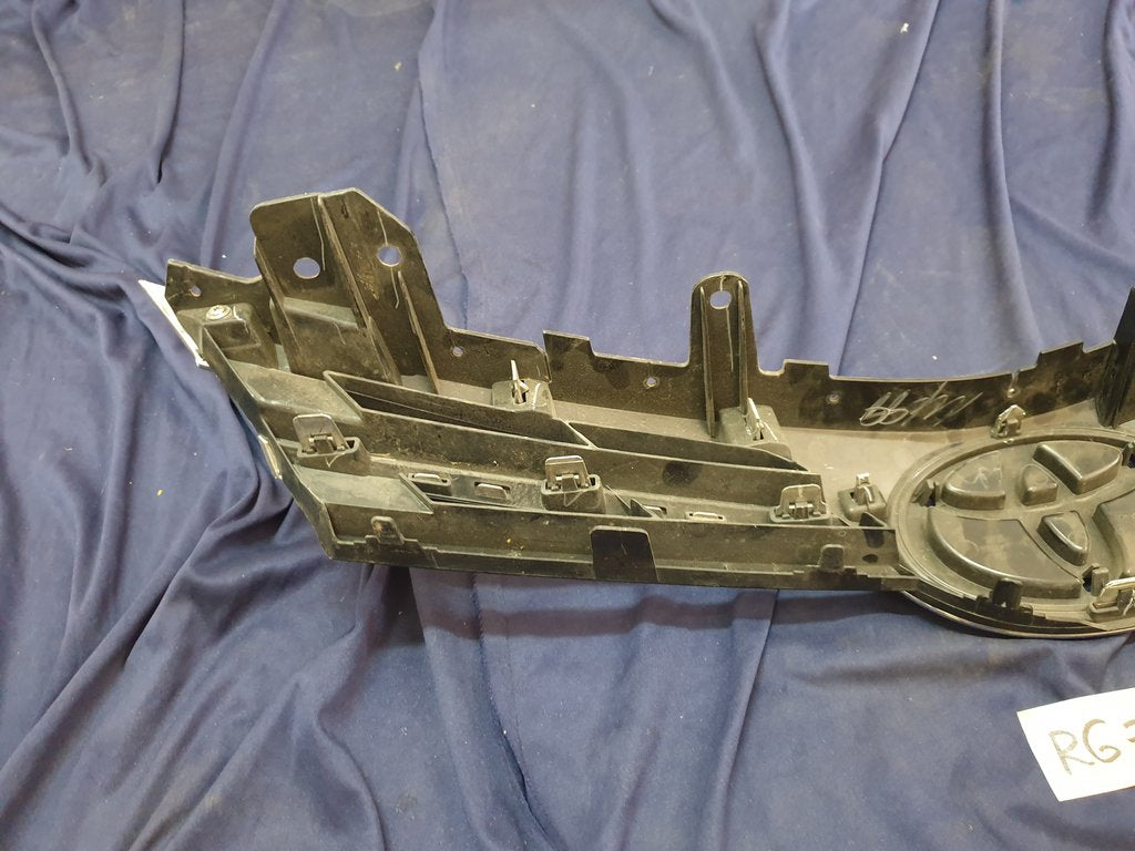Toyota Corolla Radiator Grille - Wear and Tear